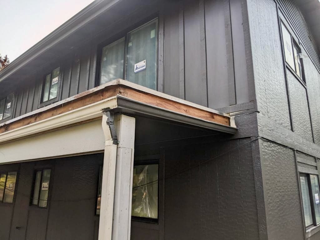 Dry rot and exterior trim repair on a Seattle-area home (photo 7 of 50)