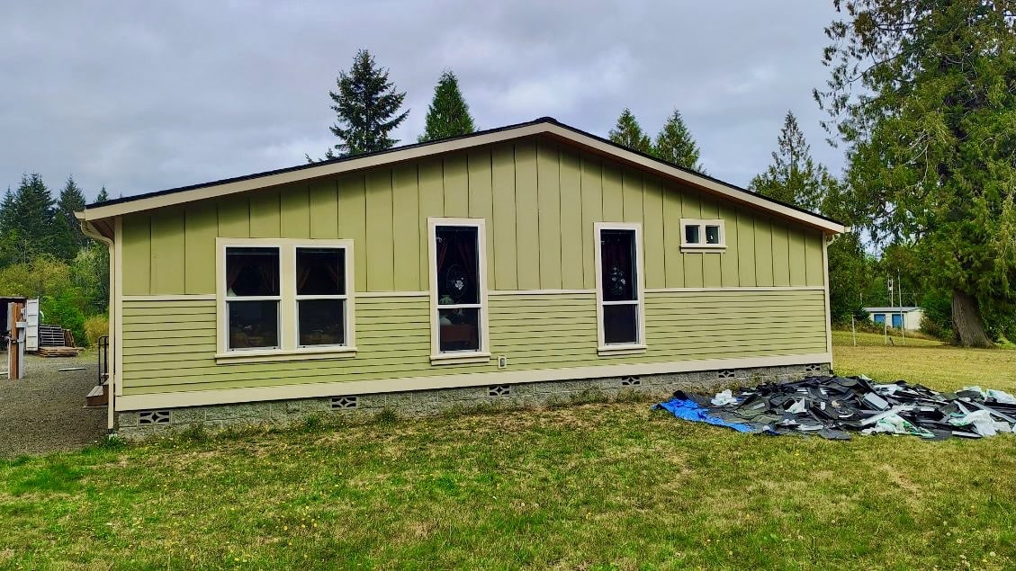 Dry rot and exterior trim repair on a Seattle-area home (photo 8 of 50)