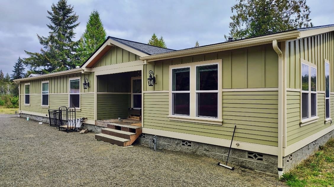 Dry rot and exterior trim repair on a Seattle-area home (photo 10 of 50)