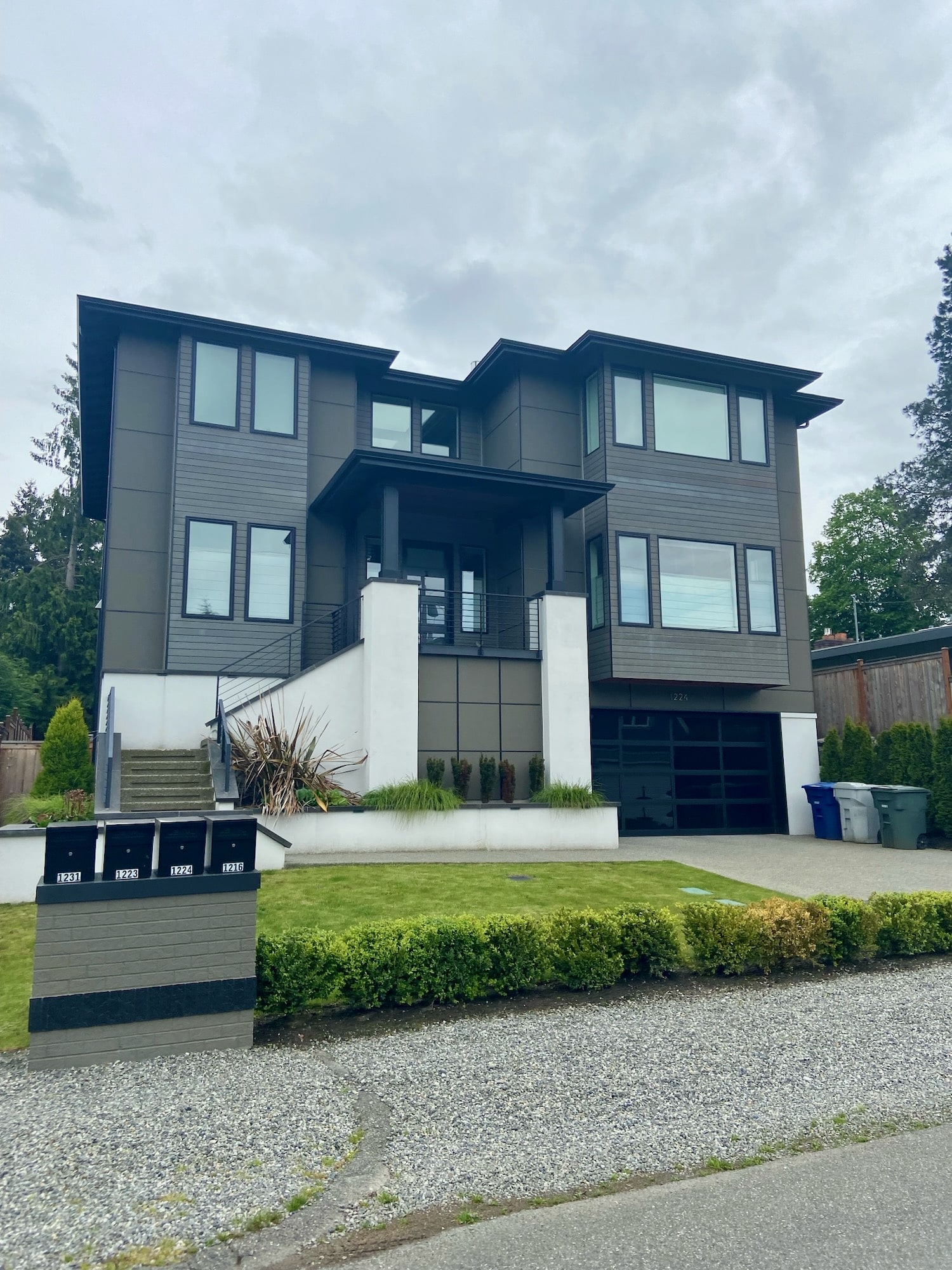 Dry rot and exterior trim repair on a Seattle-area home (photo 17 of 50)