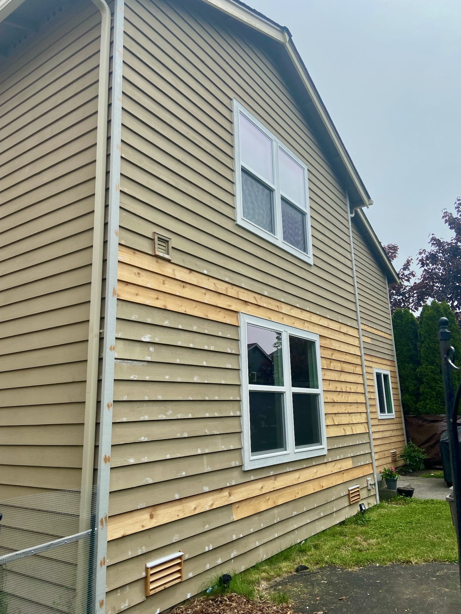 Dry rot and exterior trim repair on a Seattle-area home (photo 23 of 50)
