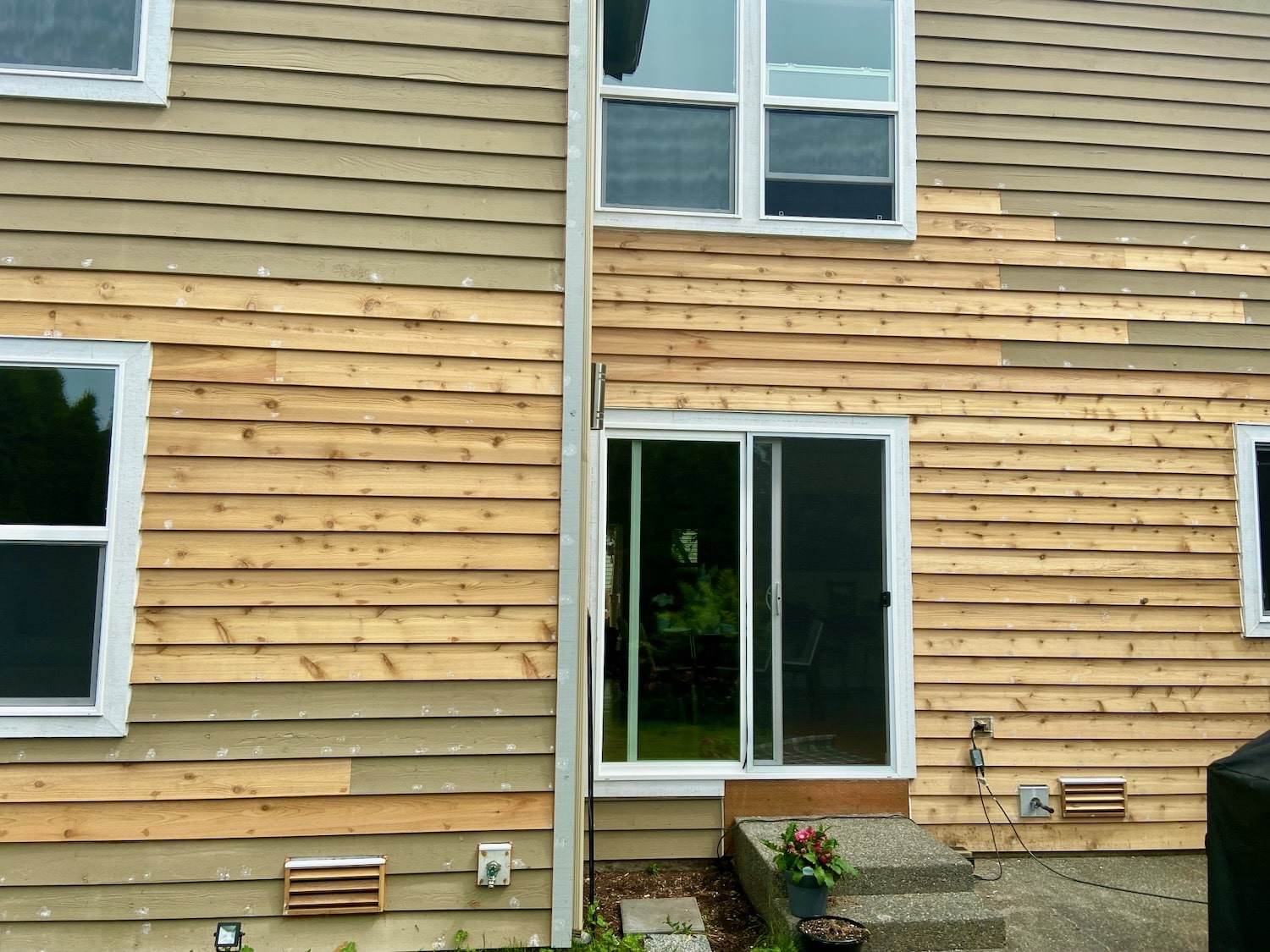 Dry rot and exterior trim repair on a Seattle-area home (photo 24 of 50)