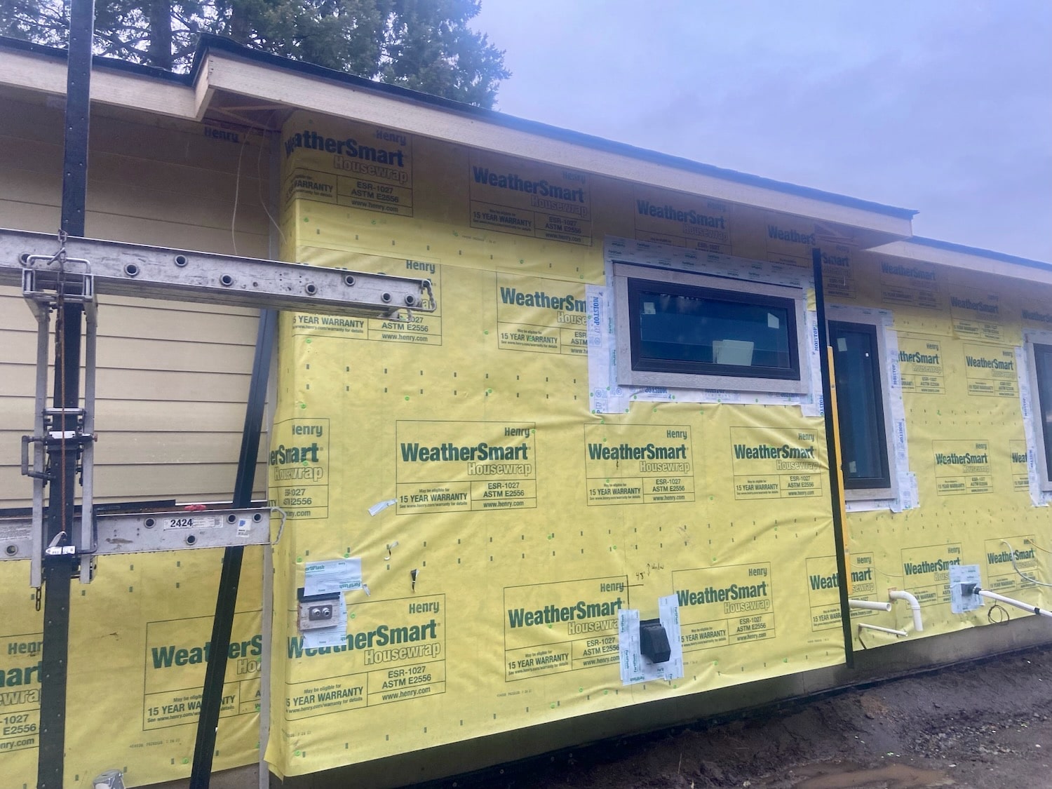 Dry rot and exterior trim repair on a Seattle-area home (photo 30 of 50)