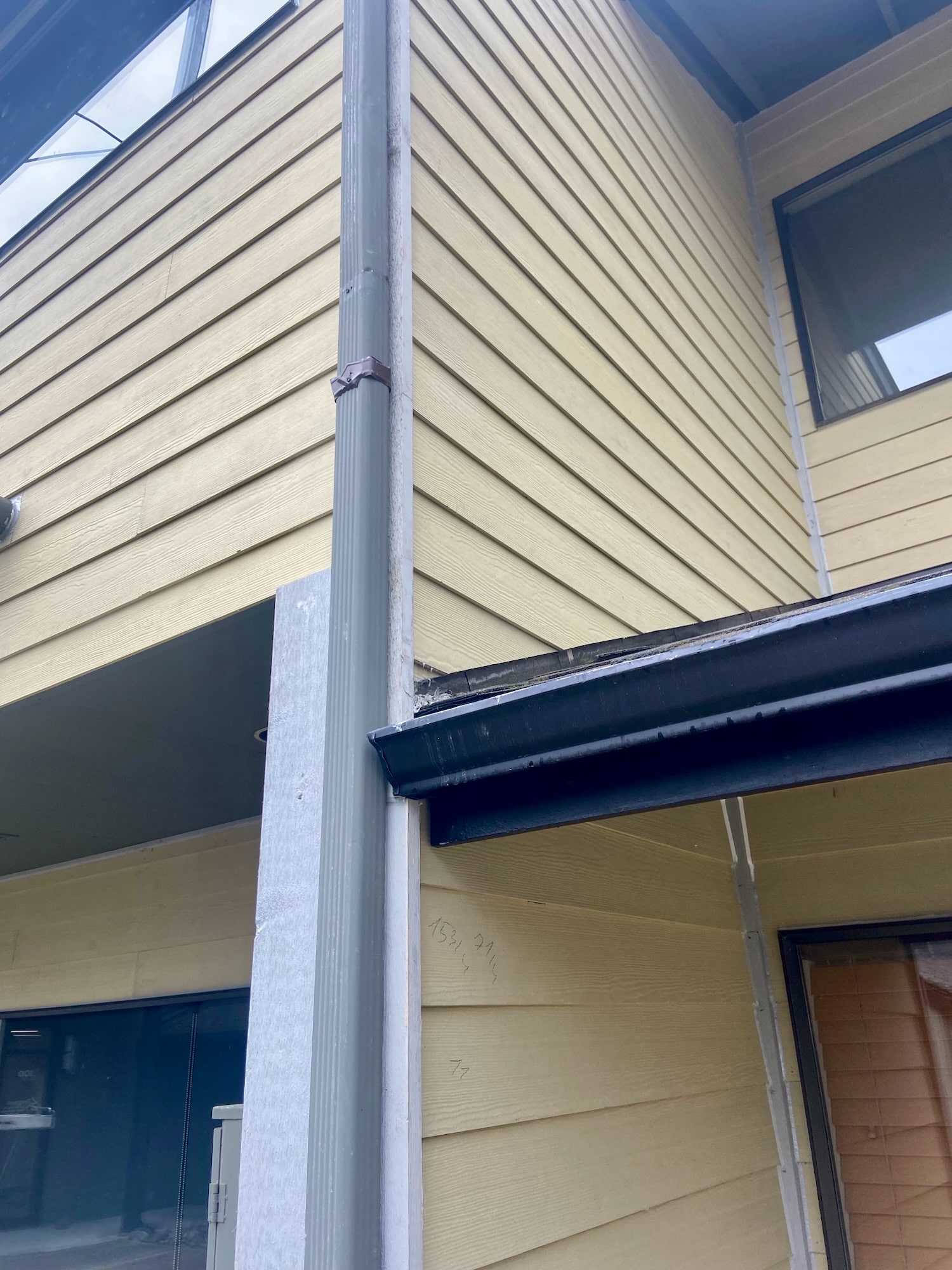 Dry rot and exterior trim repair on a Seattle-area home (photo 38 of 50)