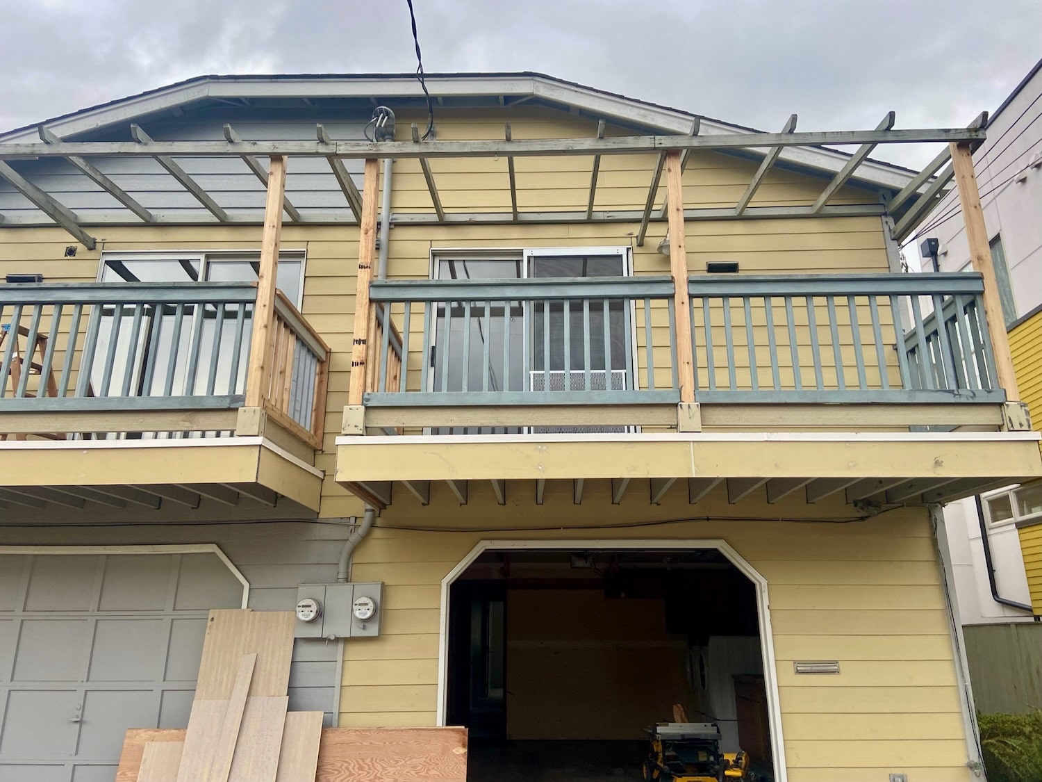 Dry rot and exterior trim repair on a Seattle-area home (photo 40 of 50)